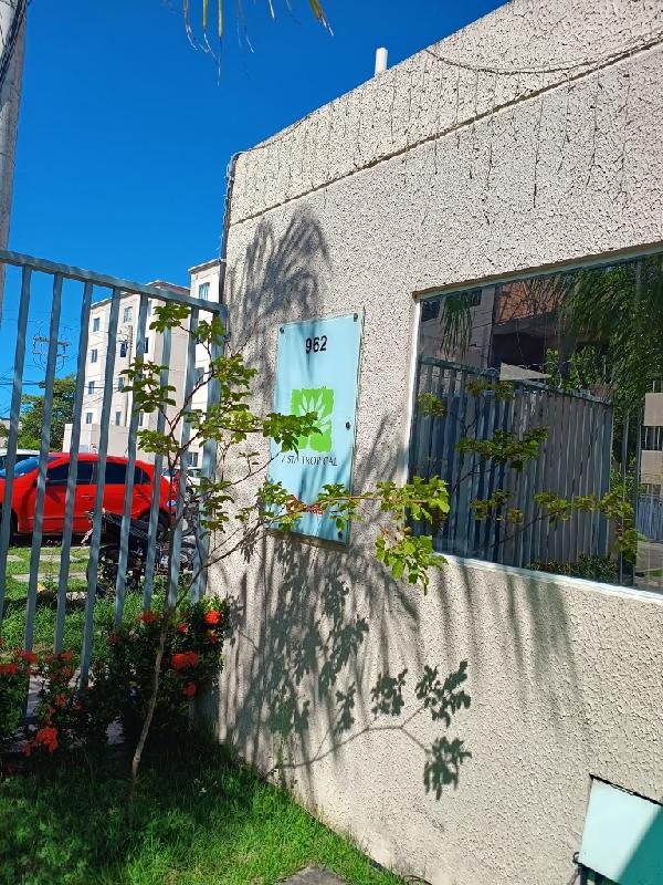 Vende-se em Salvador-BA  apto, 120.49 de área total, 40.53 de área privativa,  2_qto(s), a.serv, WC, 1_sala(s), cozinha.