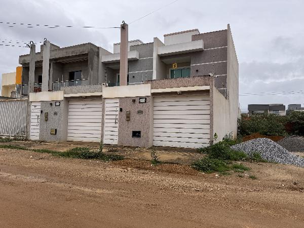Vende-se em Vitoria Da Conquista-BA  Casa, 95.50 de área total, 95.50 de área privativa, 100.00 de área do terreno,  3_qto(s), varanda, a.serv, WC, 1_sala(s), cozinha.