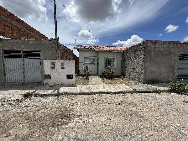 Vende-se em Feira De Santana-BA  Casa, 34.04 de área privativa, 111.60 de área do terreno,  2_qto(s), WC, 1_sala(s), cozinha.