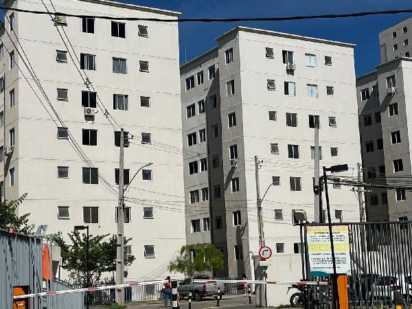 Vende-se em Salvador-BA  apto, 64.49 de área total, 39.59 de área privativa,  2_qto(s), a.serv, WC, 1_sala(s), cozinha.