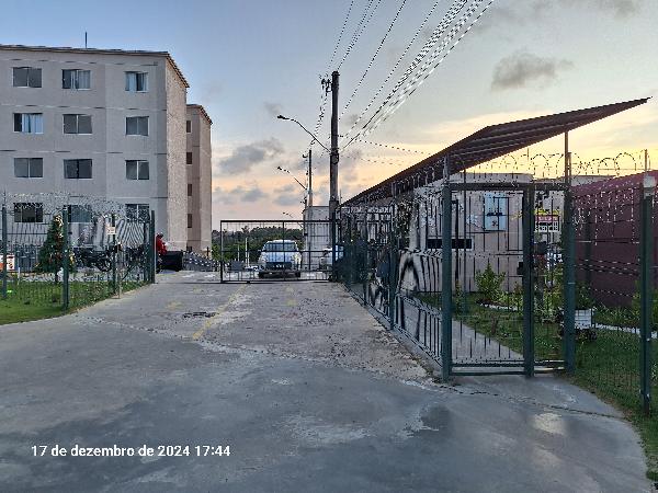 Vende-se em Salvador-BA  apto, 70.96 de área total, 40.53 de área privativa,  2_qto(s), a.serv, WC, 1_sala(s), cozinha.