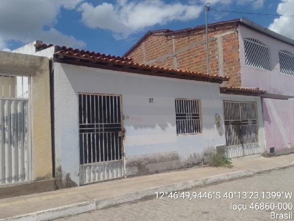 Vende-se em Iacu-BA  Casa, 81.60 de área privativa, 134.70 de área do terreno,  2_qto(s), a.serv, WC, 1_sala(s), cozinha, 1_vaga(s) de garagem.