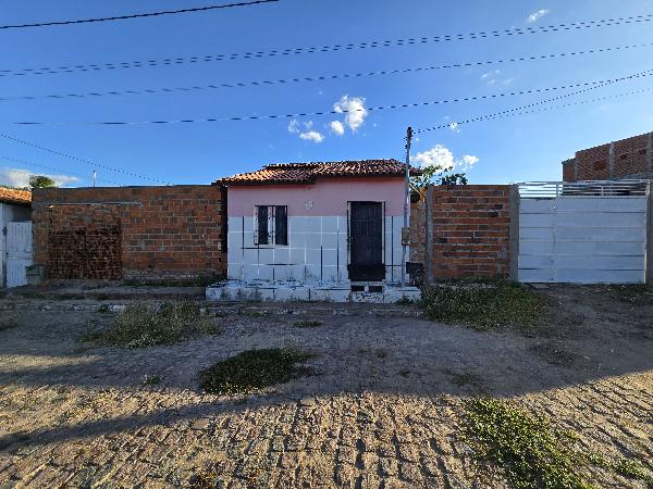 Vende-se em Iacu-BA  Casa, 57.10 de área total, 57.10 de área privativa, 107.55 de área do terreno,  2_qto(s), a.serv, WC, 2_sala(s), cozinha.