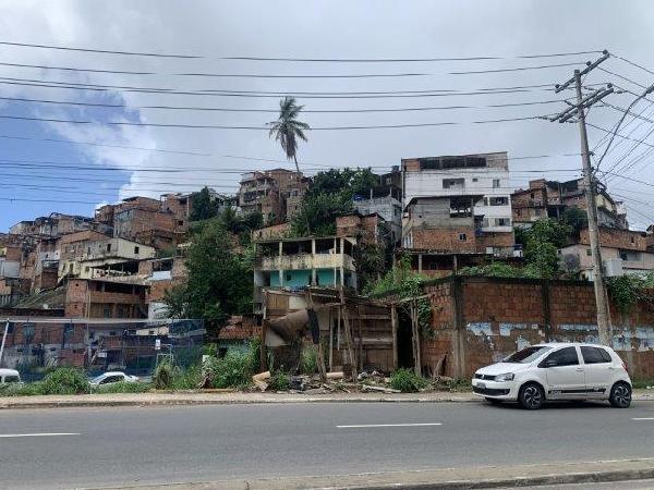 Vende-se em Salvador-BA  Casa, 70.00 de área total, 70.00 de área privativa,  2_qto(s), WC, 1_sala(s), cozinha.