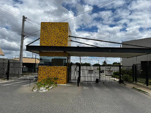 Vende-se em Feira De Santana-BA  Casa, 105.42 de área total, 40.50 de área privativa, 127.99 de área do terreno,  2_qto(s), a.serv, WC, 1_sala(s), cozinha.