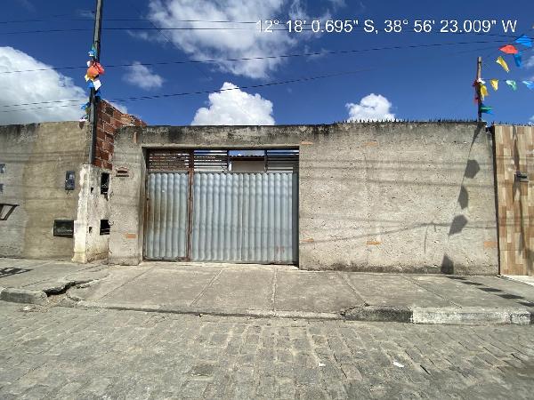 Vende-se em Feira De Santana-BA  Casa, 29.22 de área total, 29.22 de área privativa, 126.00 de área do terreno,  1_qto(s), a.serv, WC, 1_sala(s), cozinha.