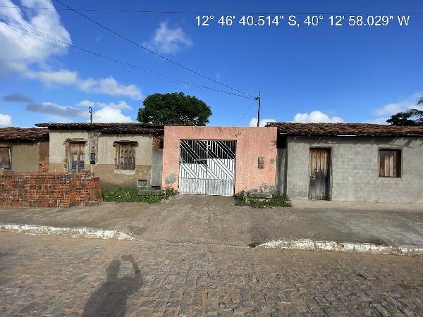 Vende-se em Iacu-BA  Casa, 69.03 de área total, 69.03 de área privativa, 99.00 de área do terreno,  3_qto(s), a.serv, WC, 1_sala(s), cozinha, 1_vaga(s) de garagem.