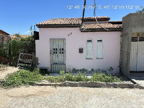 Vende-se em Iacu-BA  Casa, 46.46 de área total, 46.46 de área privativa, 112.11 de área do terreno,  2_qto(s), a.serv, WC, 1_sala(s), cozinha.