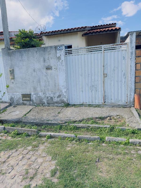 Vende-se em Feira De Santana-BA  Casa, 65.00 de área privativa, 100.00 de área do terreno,  2_qto(s), a.serv, WC, 1_sala(s), cozinha.
