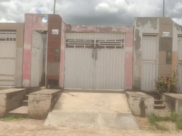 Vende-se em Iacu-BA  Casa, 67.55 de área total, 67.55 de área privativa, 73.50 de área do terreno,  2_qto(s), WC, 1_sala(s), cozinha.