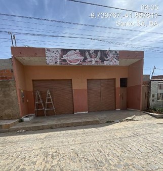 Vende-se em Sento Se-BA  casa, 90.00 de área privativa, 283.56 de área do terreno.
