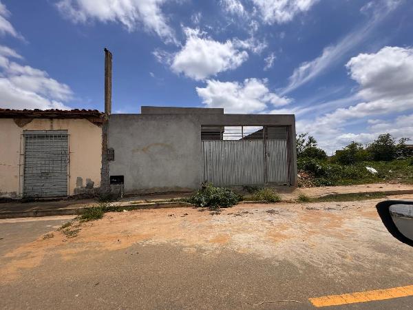 Vende-se em Vitoria Da Conquista-BA  Casa, 70.19 de área total, 70.19 de área privativa, 140.00 de área do terreno,  3_qto(s), a.serv, WC, 1_sala(s), cozinha.