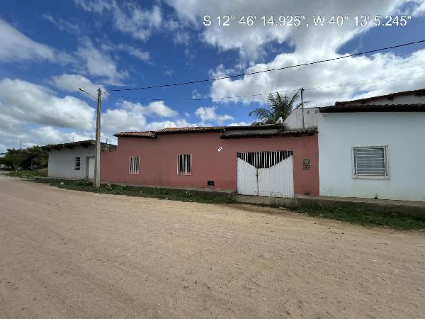 Vende-se em Iacu-BA  Casa, 68.50 de área total, 68.50 de área privativa, 121.70 de área do terreno,  2_qto(s), a.serv, WC, 1_sala(s), cozinha, 1_vaga(s) de garagem.