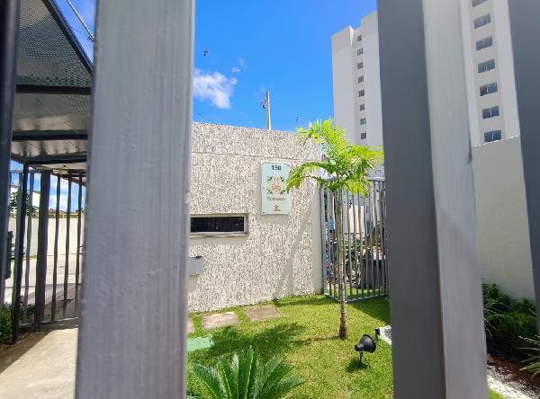 Vende-se em Salvador-BA  apto, 76.76 de área total, 38.54 de área privativa,  2_qto(s), a.serv, WC, 1_sala(s), cozinha.