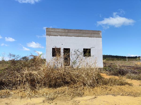 Vende-se em Pocoes-BA  Terreno, 69.44 de área total, 300.00 de área do terreno,  3_qto(s), WC, 1_sala(s), cozinha.