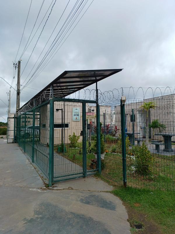 Vende-se em Salvador-BA  apto, 70.96 de área total, 40.53 de área privativa,  2_qto(s), a.serv, WC, 1_sala(s), cozinha.