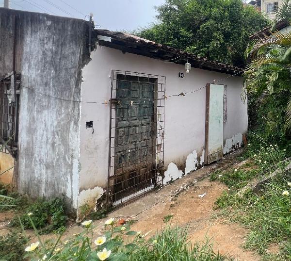 Vende-se em Salvador-BA  Casa, 65.00 de área privativa, 250.00 de área do terreno,  2_qto(s), a.serv, WC, 1_sala(s), cozinha.