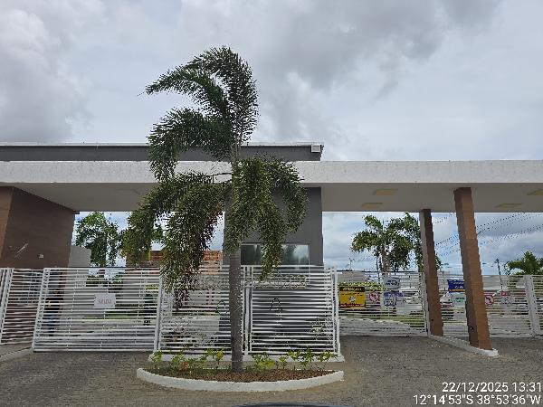 Vende-se em Feira De Santana-BA  Casa, 57.79 de área total, 56.00 de área privativa, 127.72 de área do terreno,  2_qto(s), a.serv, WC, 1_sala(s), 1 lavabo(s), cozinha, 1_vaga(s) de garagem.