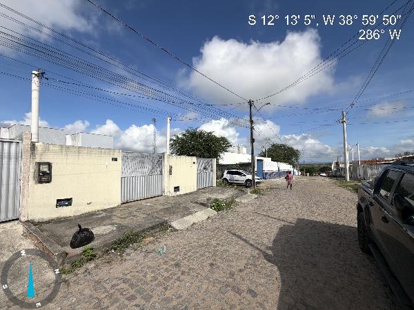 Vende-se em Feira De Santana-BA  Casa, 69.67 de área total, 69.67 de área privativa, 261.94 de área do terreno,  3_qto(s), varanda, a.serv, WC, 1_sala(s), cozinha.