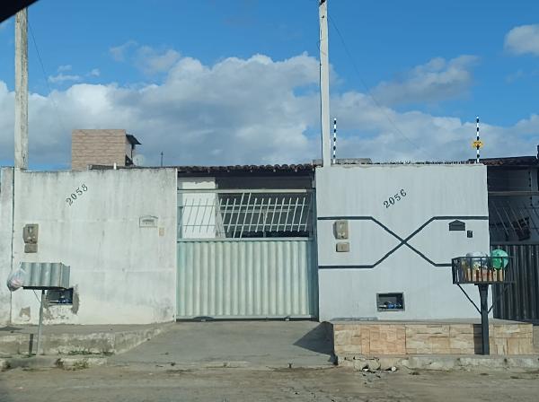 Vende-se em Feira De Santana-BA  Casa, 70.00 de área total, 70.00 de área privativa, 111.50 de área do terreno,  2_qto(s), a.serv, WC, 1_sala(s), cozinha, 1_vaga(s) de garagem.