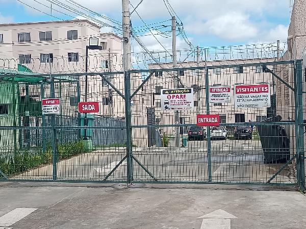 Vende-se em Salvador-BA  apto, 69.89 de área total, 40.53 de área privativa,  2_qto(s), WC, 1_sala(s), cozinha.