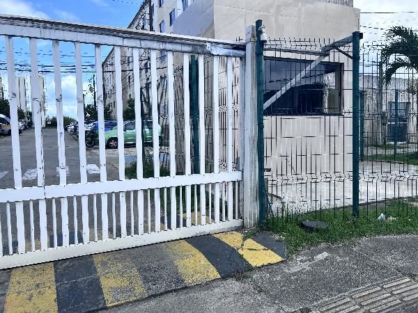 Vende-se em Salvador-BA  apto, 81.52 de área total, 40.05 de área privativa,  2_qto(s), WC, 1_sala(s), cozinha.