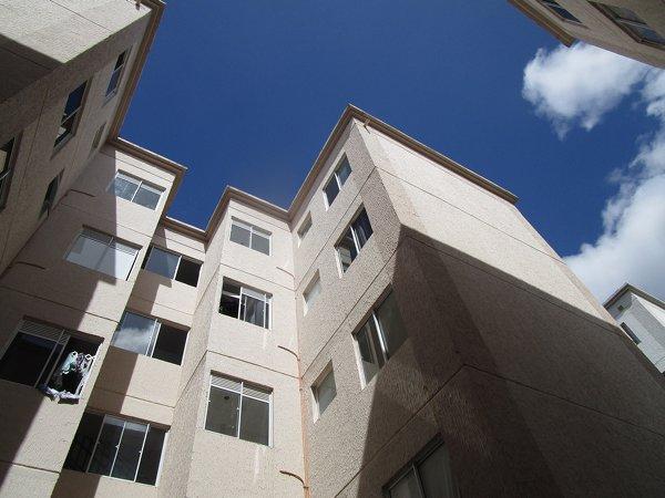 Vende-se em Salvador-BA  apto, 70.96 de área total, 40.53 de área privativa,  2_qto(s), a.serv, WC, 1_sala(s), cozinha.