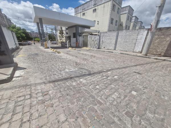 Vende-se em Feira De Santana-BA  apto, 42.91 de área privativa,  2_qto(s), a.serv, WC, 1_sala(s), cozinha.