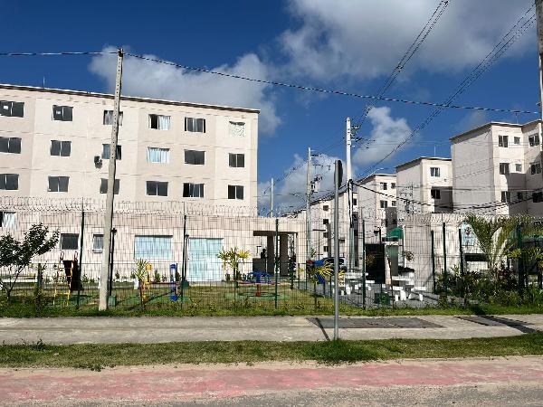Vende-se em Salvador-BA  apto, 69.57 de área total, 40.53 de área privativa,  2_qto(s), a.serv, WC, 1_sala(s), cozinha.