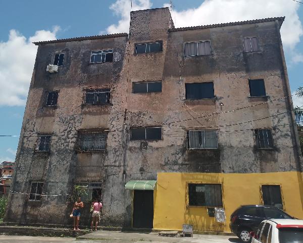 Vende-se em Salvador-BA  apto, 49.25 de área privativa,  2_qto(s), a.serv, WC, 1_sala(s), cozinha.