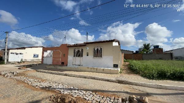 Vende-se em Iacu-BA  Casa, 62.06 de área total, 62.06 de área privativa, 116.00 de área do terreno,  2_qto(s), a.serv, WC, 2_sala(s), cozinha.