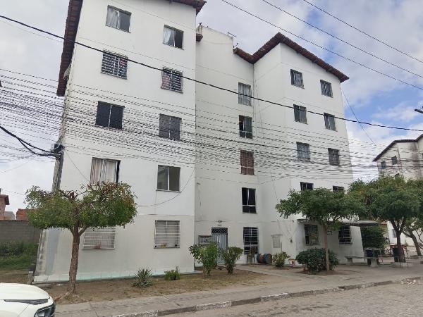 Vende-se em Feira De Santana-BA  apto, 41.85 de área total, 40.12 de área privativa,  2_qto(s), a.serv, WC, 1_sala(s), cozinha.