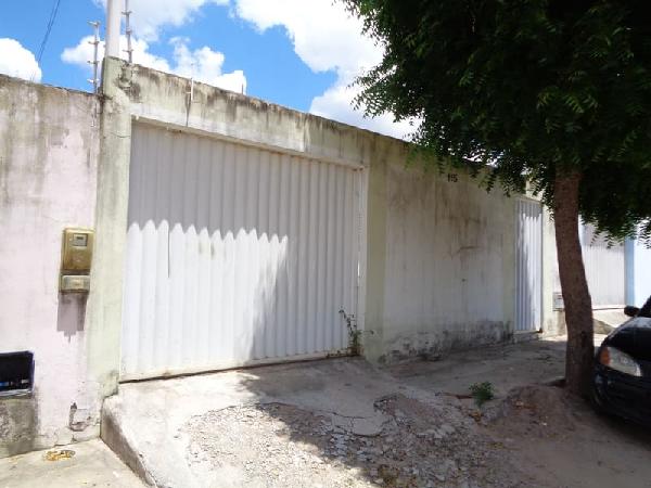 Vende-se em Itaberaba-BA  Casa, 41.70 de área total, 41.70 de área privativa, 128.00 de área do terreno,  2_qto(s), WC, 1_sala(s), cozinha.