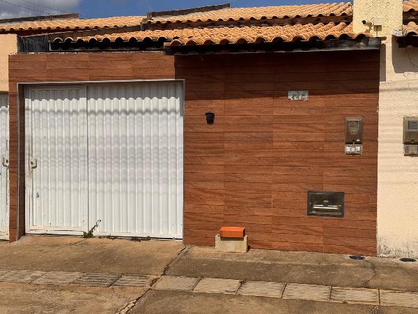Vende-se em Vitoria Da Conquista-BA  Casa, 65.55 de área total, 65.55 de área privativa, 102.00 de área do terreno,  2_qto(s), a.serv, WC, 1_sala(s), cozinha, 1_vaga(s) de garagem.