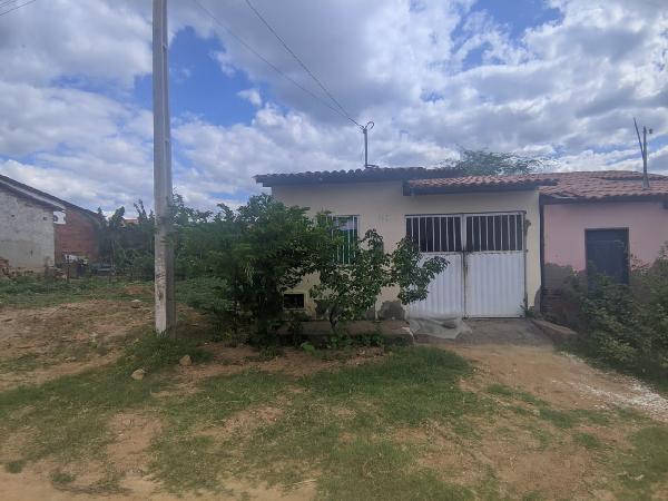 Vende-se em Iacu-BA  Casa, 59.94 de área total, 59.94 de área privativa, 111.50 de área do terreno,  2_qto(s), WC, 1_sala(s), cozinha, 1_vaga(s) de garagem.