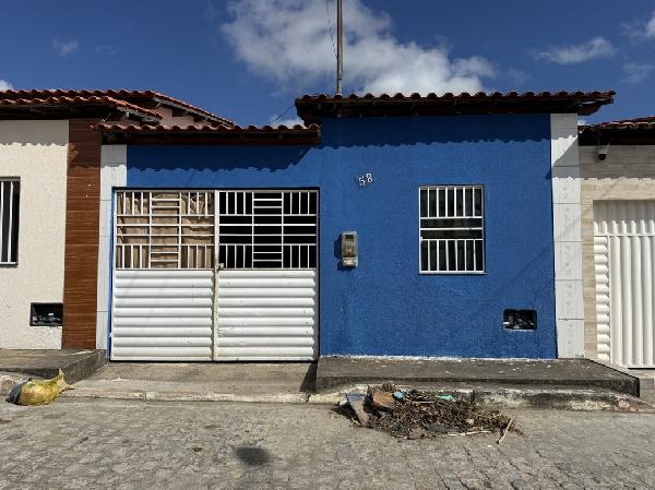 Vende-se em Iacu-BA  Casa, 68.40 de área total, 68.40 de área privativa, 98.40 de área do terreno,  2_qto(s), WC, 1_sala(s), cozinha, 1_vaga(s) de garagem.