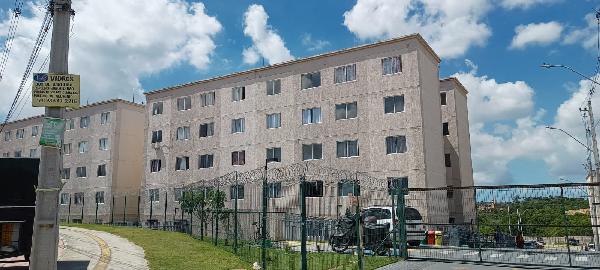 Vende-se em Salvador-BA  apto, 70.96 de área total, 40.53 de área privativa,  2_qto(s), a.serv, WC, 1_sala(s), cozinha.