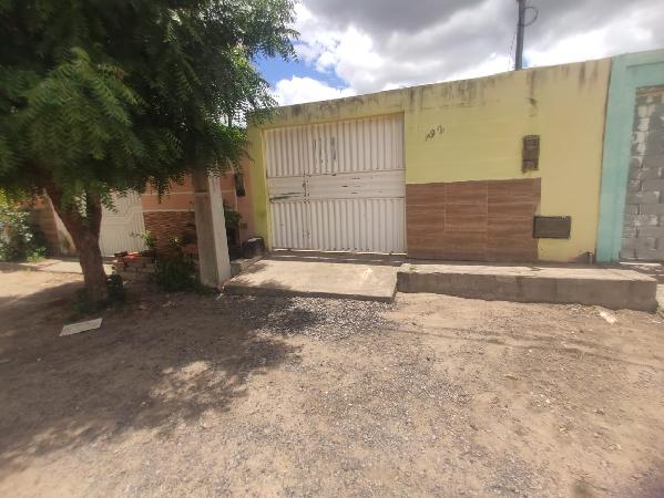 Vende-se em Iacu-BA  Casa, 70.81 de área total, 70.81 de área privativa, 113.88 de área do terreno,  1_qto(s), WC, 1_sala(s), cozinha, 1_vaga(s) de garagem.
