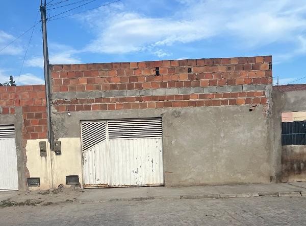 Vende-se em Feira De Santana-BA  Casa, 38.92 de área total, 38.92 de área privativa, 126.00 de área do terreno,  2_qto(s), a.serv, WC, 1_sala(s), cozinha, 1_vaga(s) de garagem.