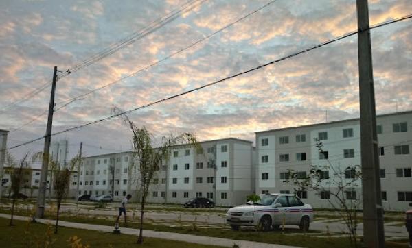 Vende-se em Lauro De Freitas-BA  apto, 83.16 de área total, 39.38 de área privativa,  1_qto(s), a.serv, WC, WC Emp, 1_sala(s), cozinha, 1_vaga(s) de garagem.