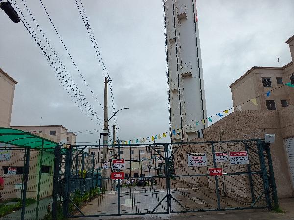 Vende-se em Salvador-BA  apto, 70.47 de área total, 40.53 de área privativa,  2_qto(s), a.serv, WC, 1_sala(s), cozinha.