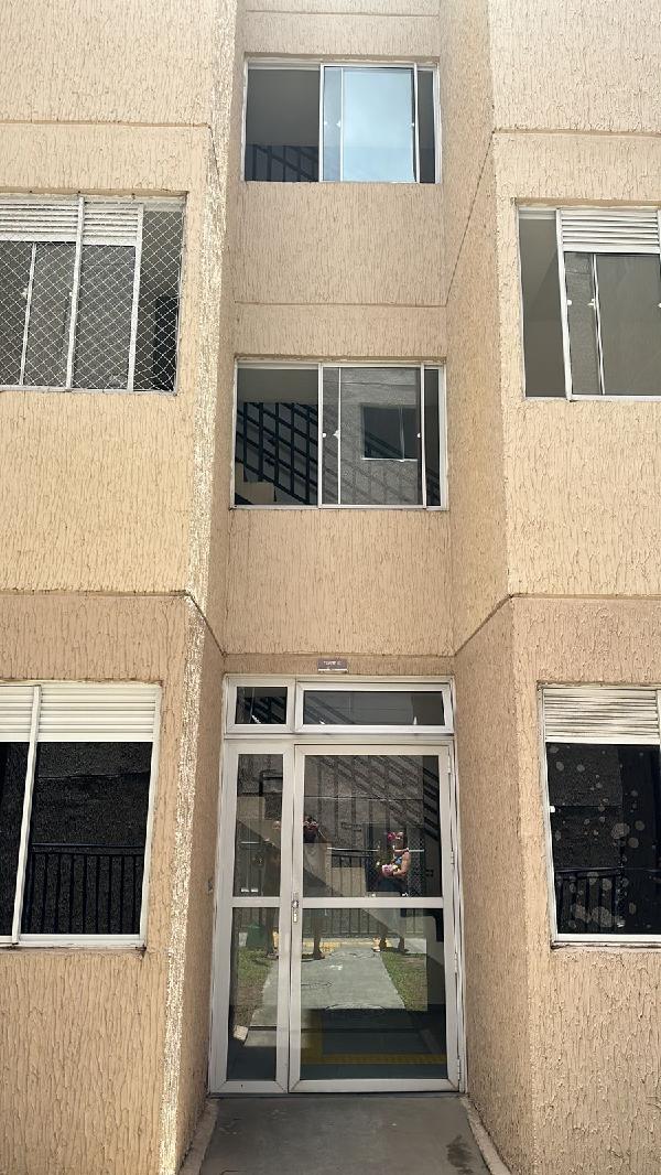 Vende-se em Salvador-BA  apto, 70.96 de área total, 40.53 de área privativa,  2_qto(s), WC, 1_sala(s), cozinha.