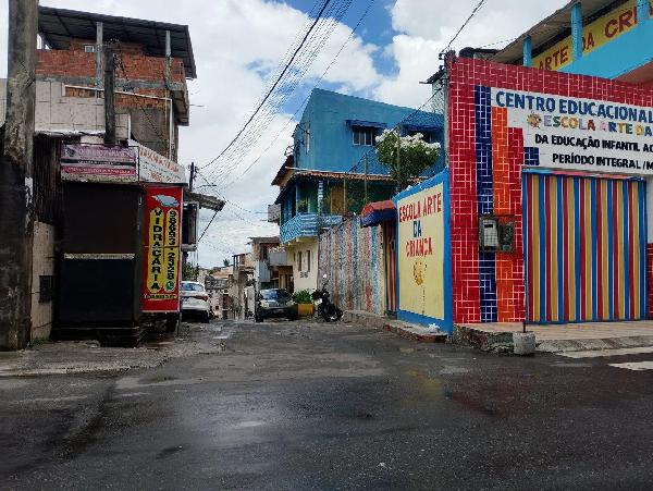 Vende-se em Salvador-BA  Casa, 50.85 de área total, 50.85 de área privativa, 128.29 de área do terreno,  2_qto(s), WC, 2_sala(s), cozinha.