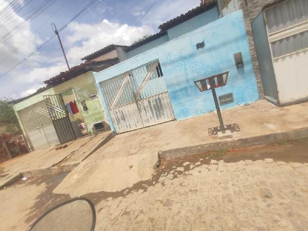 Vende-se em Iacu-BA  Casa, 88.92 de área privativa, 97.65 de área do terreno,  2_qto(s), a.serv, WC, 1_sala(s), cozinha, 1_vaga(s) de garagem.