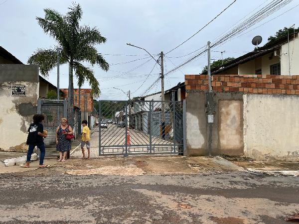 Vende-se em Cidade Ocidental-GO  Casa, 69.92 de área privativa, 106.88 de área do terreno,  2_qto(s), a.serv, WC, 1_sala(s), 1 lavabo(s), cozinha.