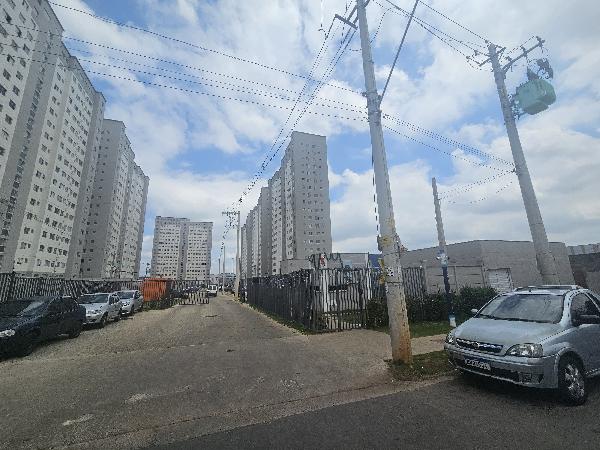 Vende-se em Guarulhos-SP  apto, 55.79 de área total, 44.18 de área privativa,  2_qto(s), WC, 1_sala(s), cozinha, 1_vaga(s) de garagem.