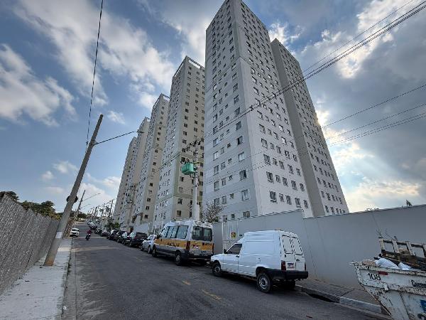 Vende-se em Carapicuiba-SP  apto, 64.11 de área total, 35.02 de área privativa,  2_qto(s), a.serv, WC, 1_sala(s), cozinha, 1_vaga(s) de garagem.