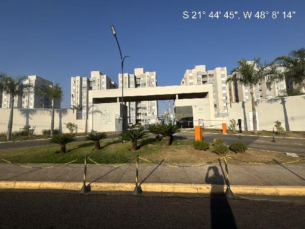 Vende-se em Araraquara-SP  apto, 105.01 de área total, 47.85 de área privativa,  2_qto(s), a.serv, WC, 1_sala(s), cozinha, 1_vaga(s) de garagem.