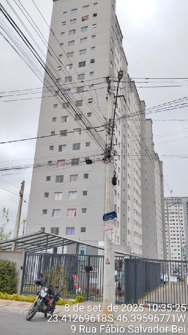 Vende-se em Guarulhos-SP  apto, 55.32 de área total, 44.17 de área privativa,  2_qto(s), a.serv, WC, 1_sala(s), cozinha.