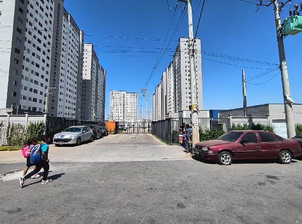 Vende-se em Guarulhos-SP  apto, 55.79 de área total, 44.18 de área privativa,  2_qto(s), a.serv, WC, 1_sala(s), cozinha, 1_vaga(s) de garagem.